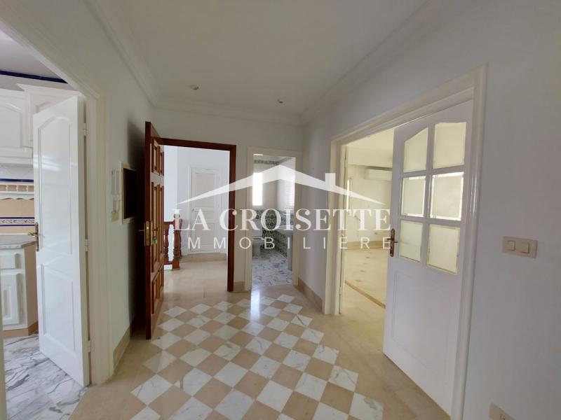 Etage de villa S+2 à La Marsa